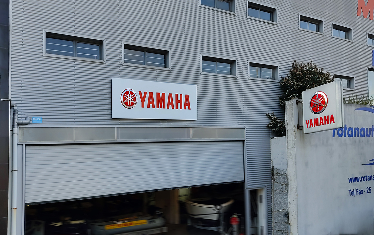 YAMAHA 01 1